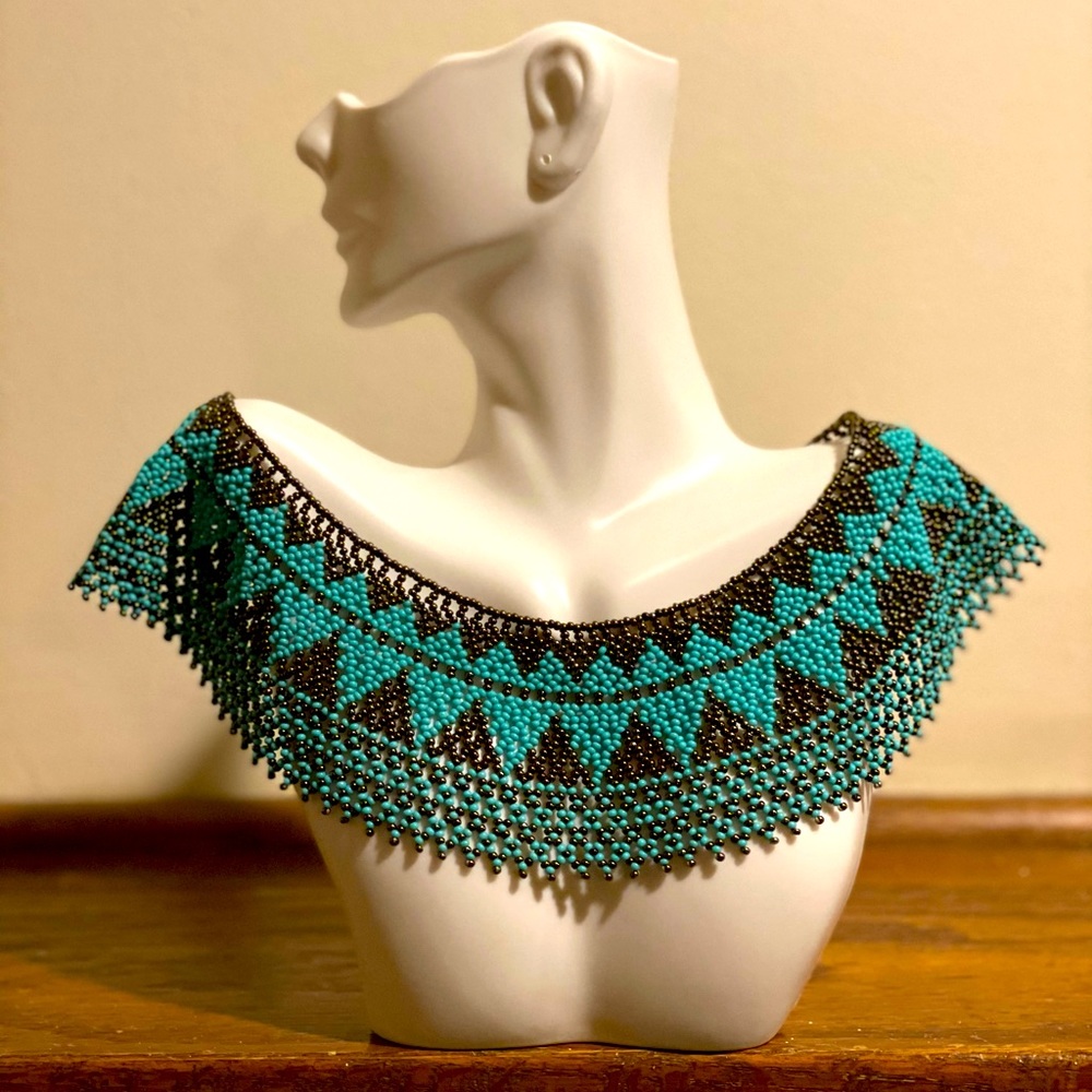 Huichol turquoise and brown necklace! 🤎💚